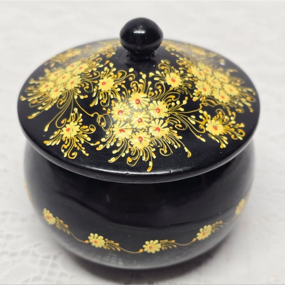 Vintage 60s Floral Daisies Hand Painted Black Lacquered Round Trinket Box - Picture 13 of 13